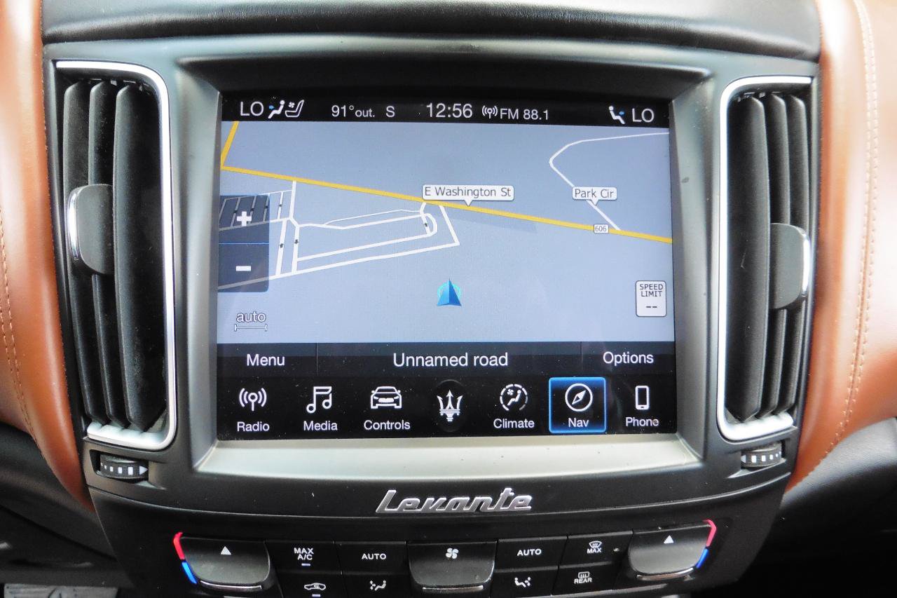 Used 2019 Maserati Levante GranLusso AWD/4WD image 4