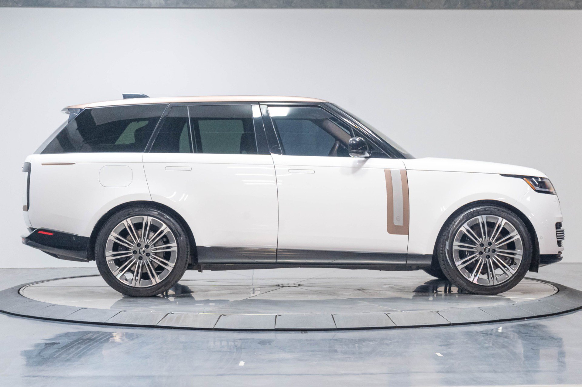 Used 2023 Land Rover Range Rover SV AWD/4WD image 29