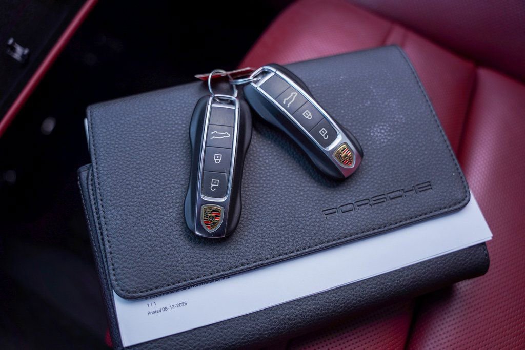 Used 2021 Porsche Cayenne GTS image 36