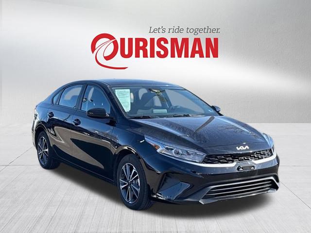 Used 2023 Kia Forte LXS image 1