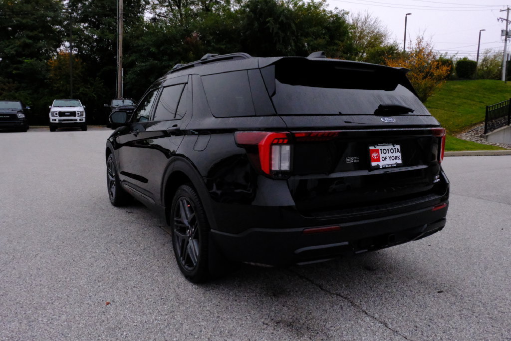 Used 2025 Ford Explorer ST-Line w/ Premium Package AWD/4WD image 5