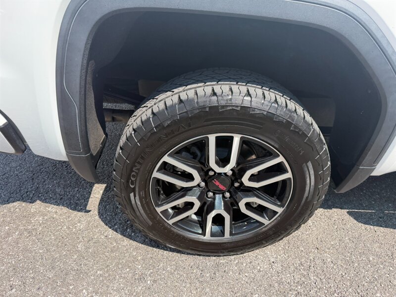 Used 2021 GMC Sierra 1500 AT4 w/ AT4 Premium Package AWD/4WD image 11