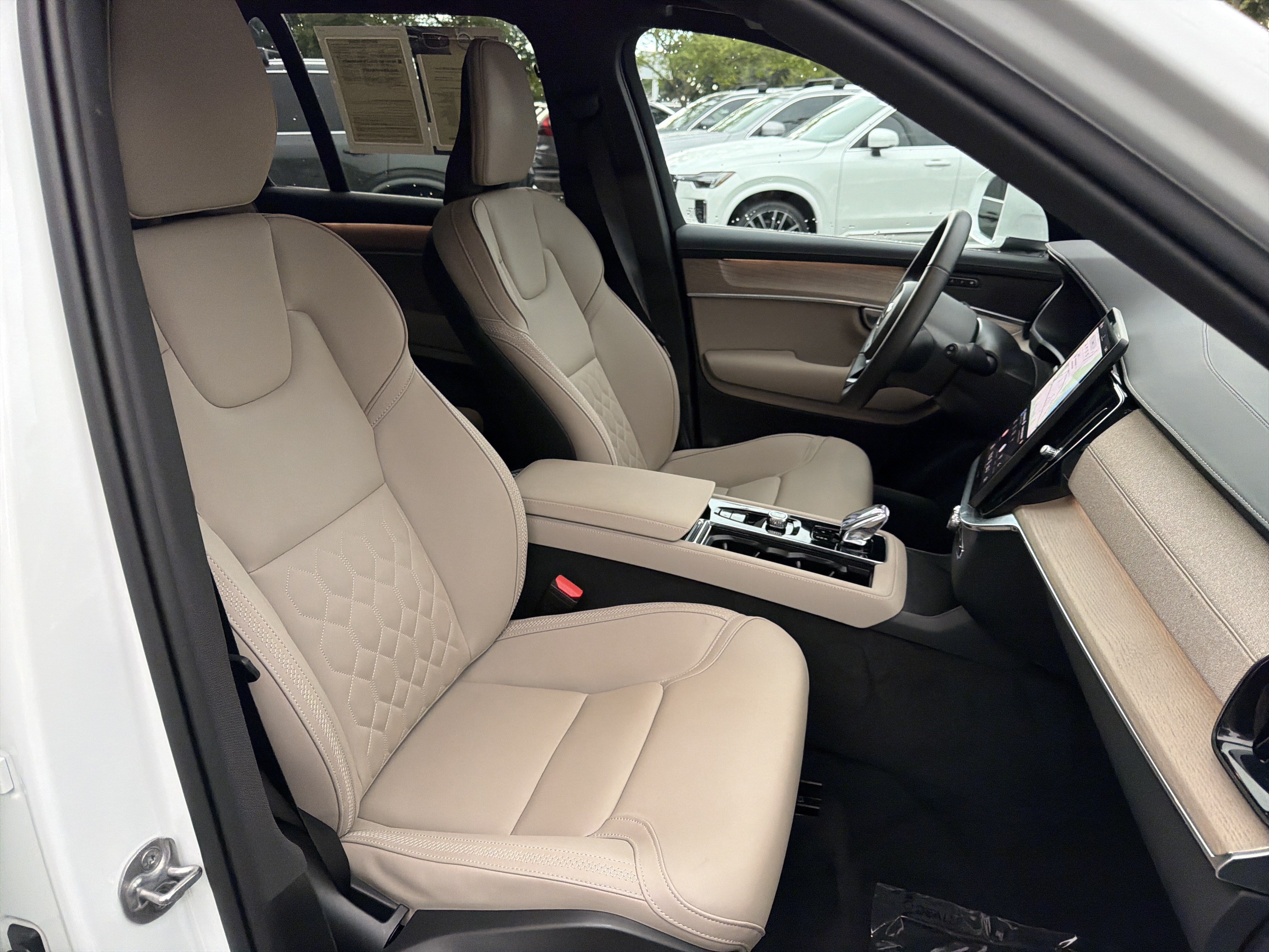 Used 2025 Volvo XC90 B5 Core AWD/4WD image 35