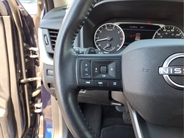 Used 2025 Nissan Rogue SV AWD/4WD image 14