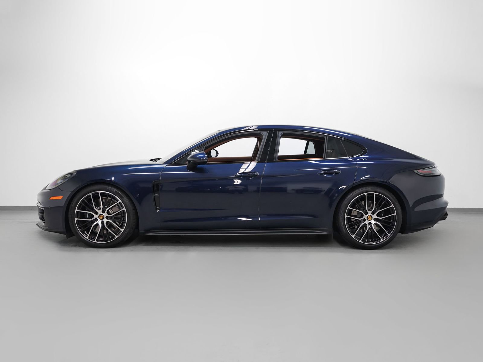 Used 2023 Porsche Panamera GTS image 2