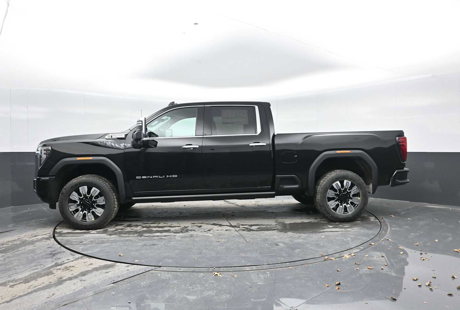 Used 2026 GMC Sierra 2500 Denali w/ Denali Reserve Package AWD/4WD image 4
