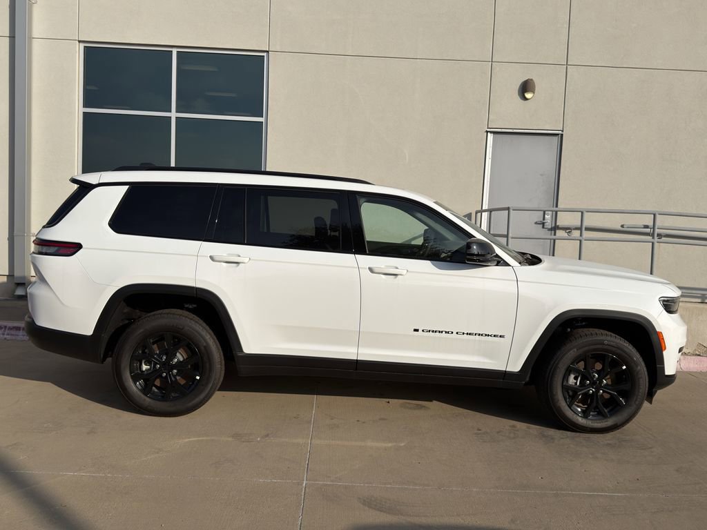 New 2025 Jeep Grand Cherokee L Altitude AWD/4WD image 4