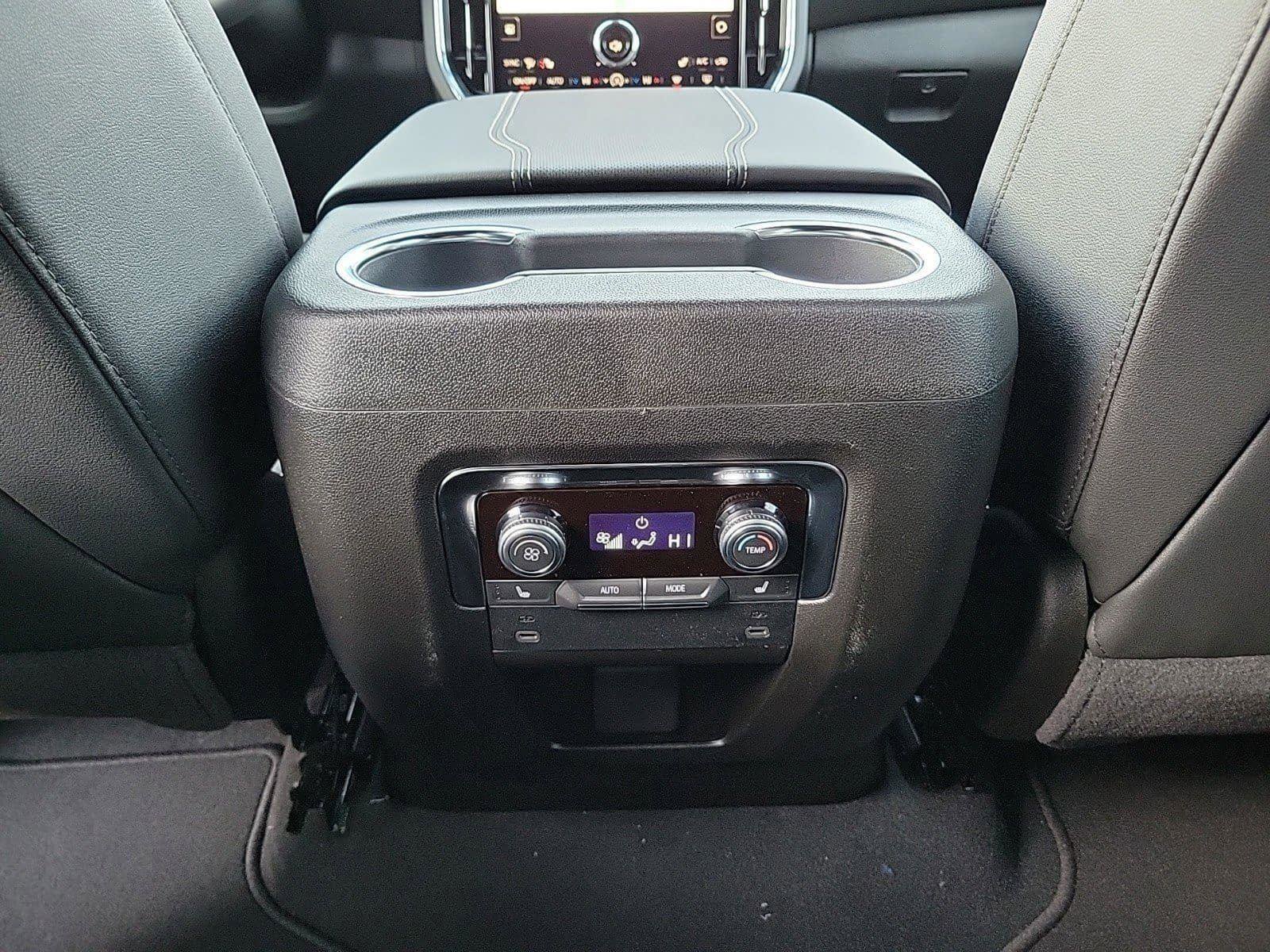 New 2026 GMC Yukon Elevation image 10