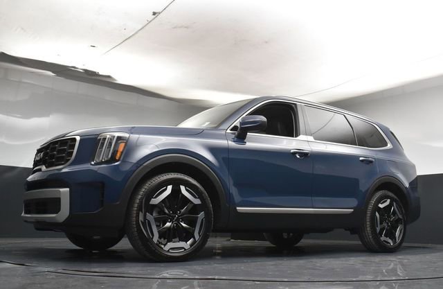 Certified 2025 Kia Telluride S image 36