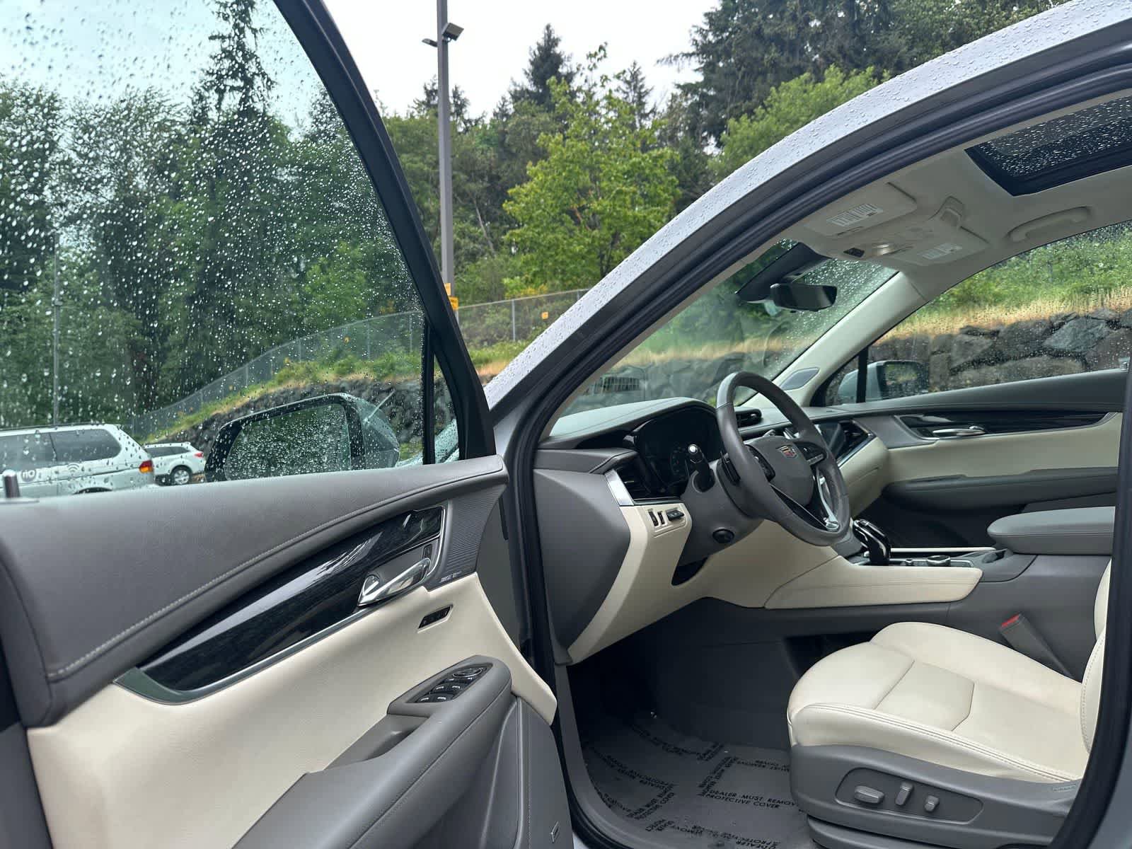 Used 2023 Cadillac XT6 Premium Luxury w/ Technology Package AWD/4WD image 19