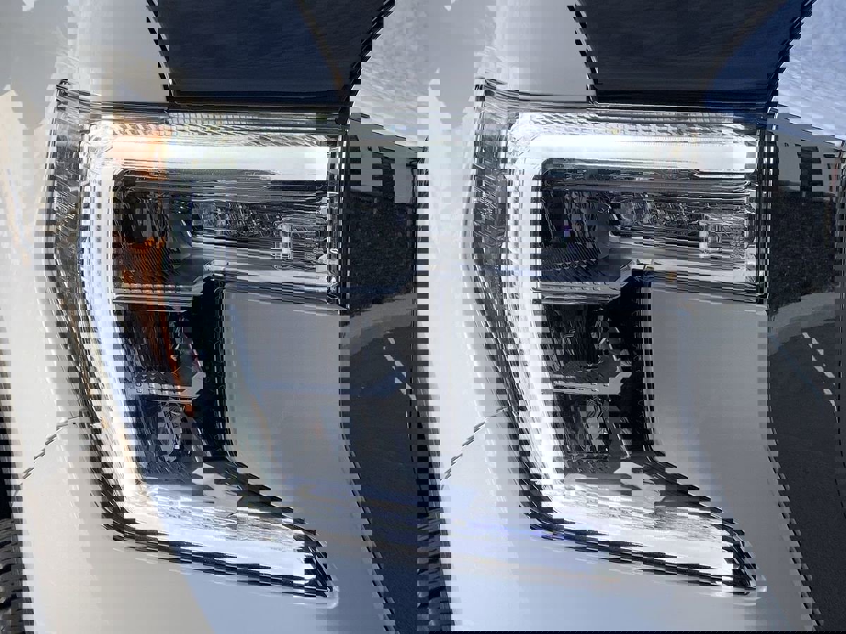 Used 2022 GMC Sierra 1500 SLT w/ SLT Convenience Package image 9