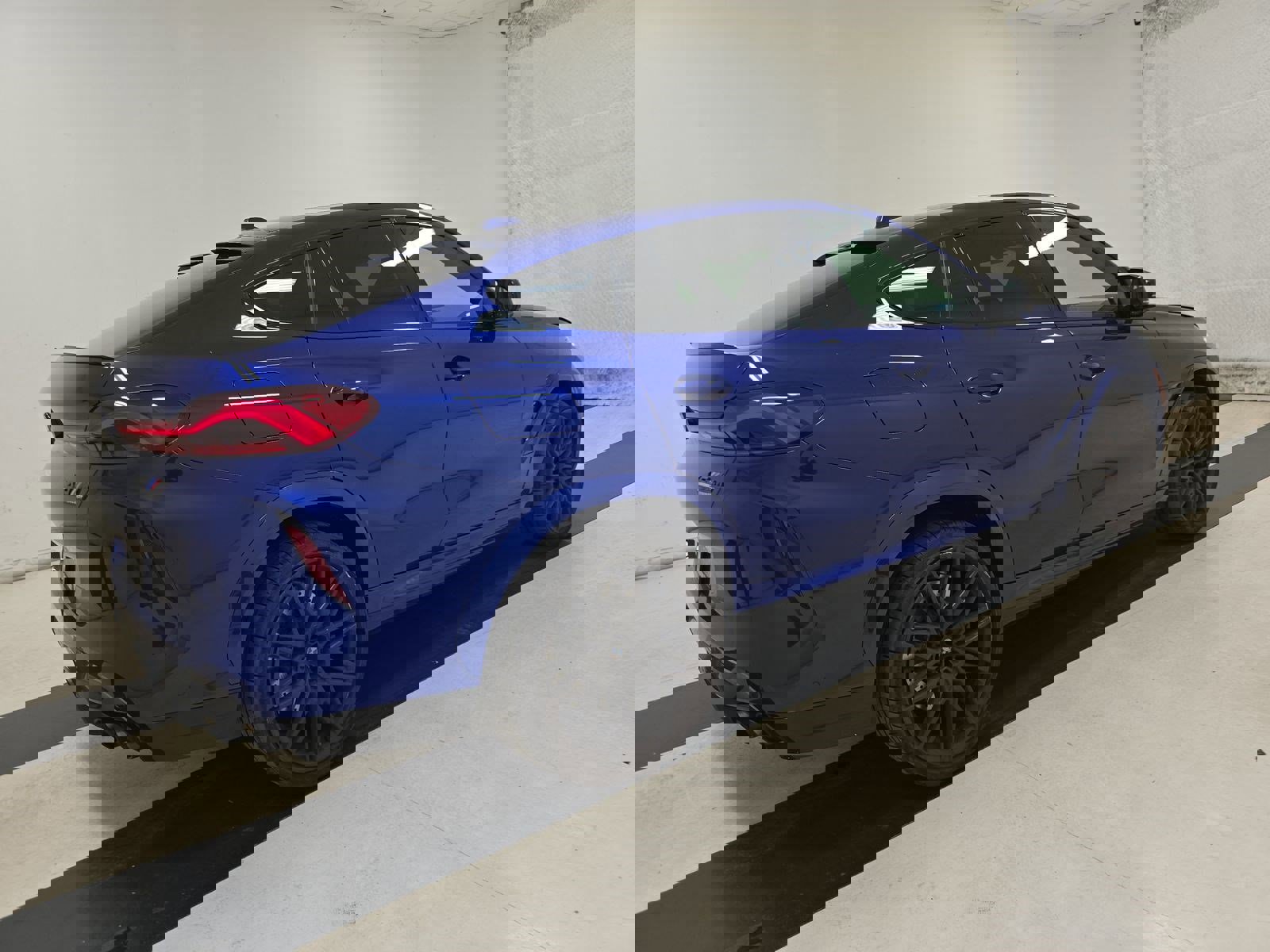 Used 2025 BMW X6 M Competition w/ Executive Package image 6