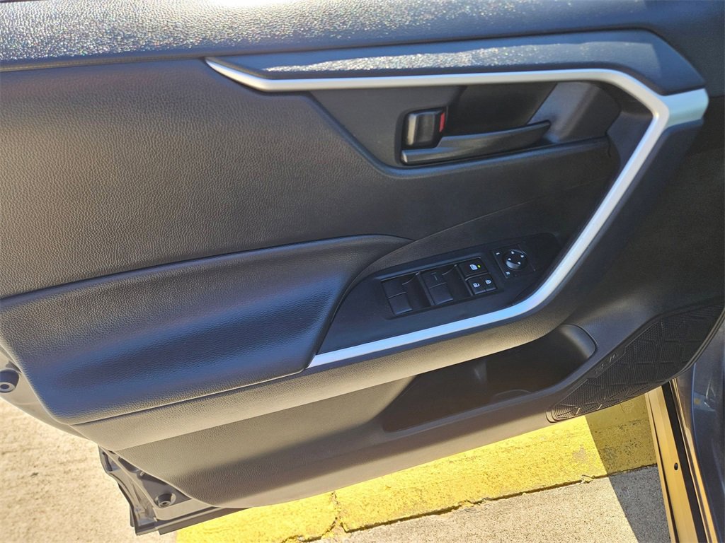 Used 2025 Toyota RAV4 LE image 15