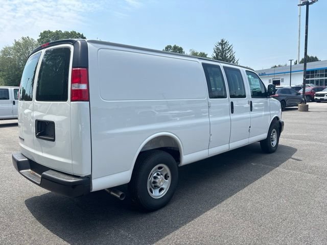 New 2026 Chevrolet Express 3500 Extended RWD image 5
