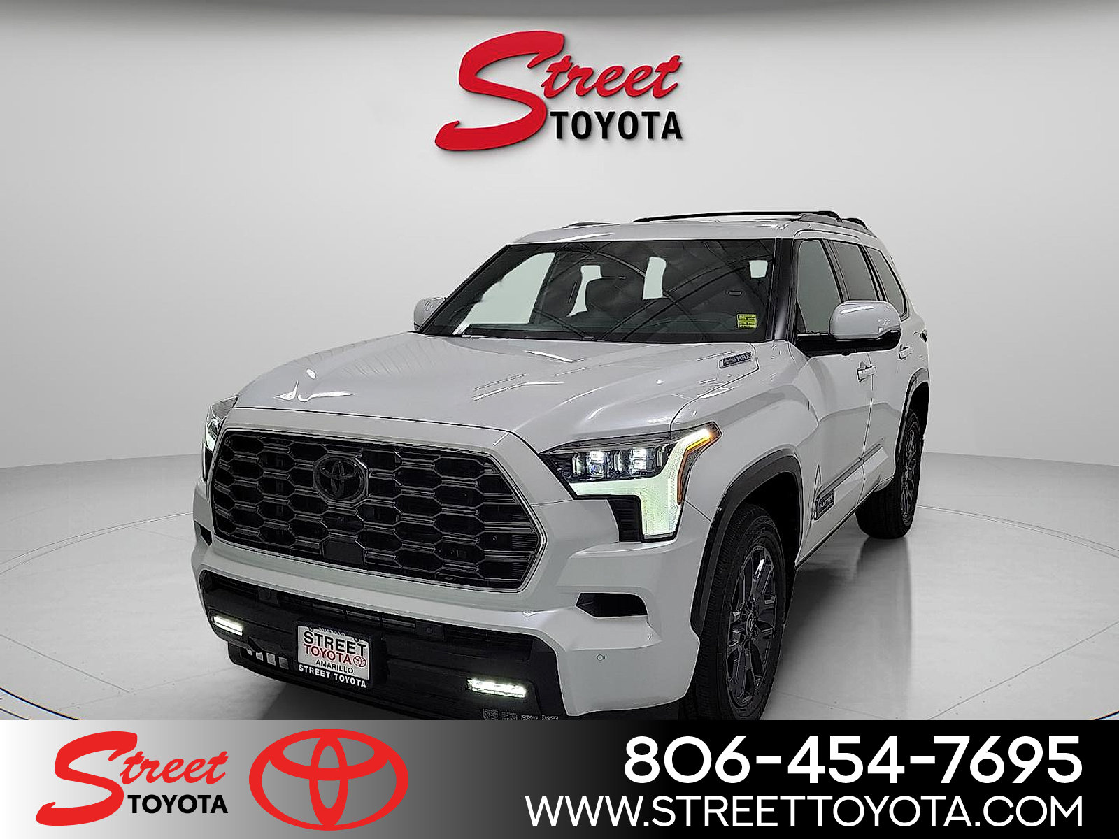 Certified 2025 Toyota Sequoia Platinum AWD/4WD image 1