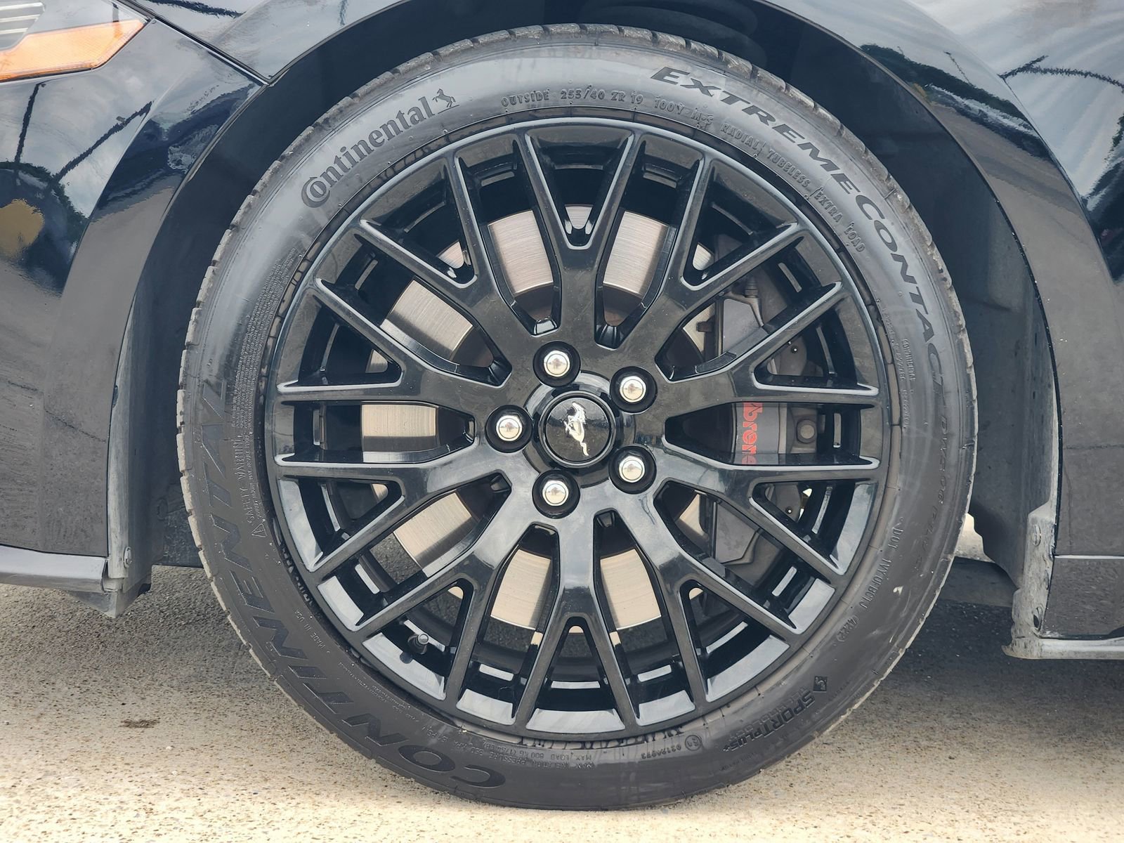 Used 2018 Ford Mustang GT Premium w/ GT Performance Package RWD image 11