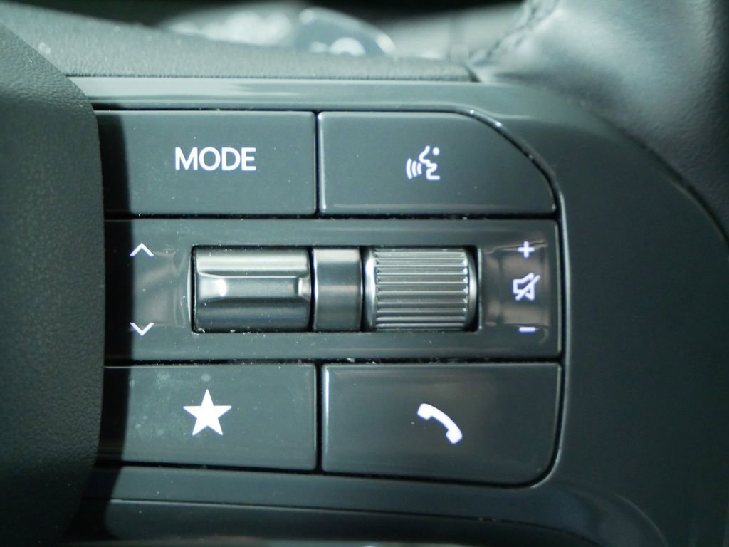 Certified 2024 Kia EV9 Land image 26