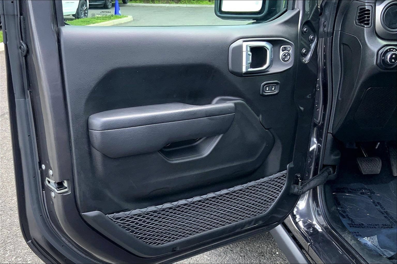 Certified 2023 Jeep Gladiator Sport AWD/4WD image 16