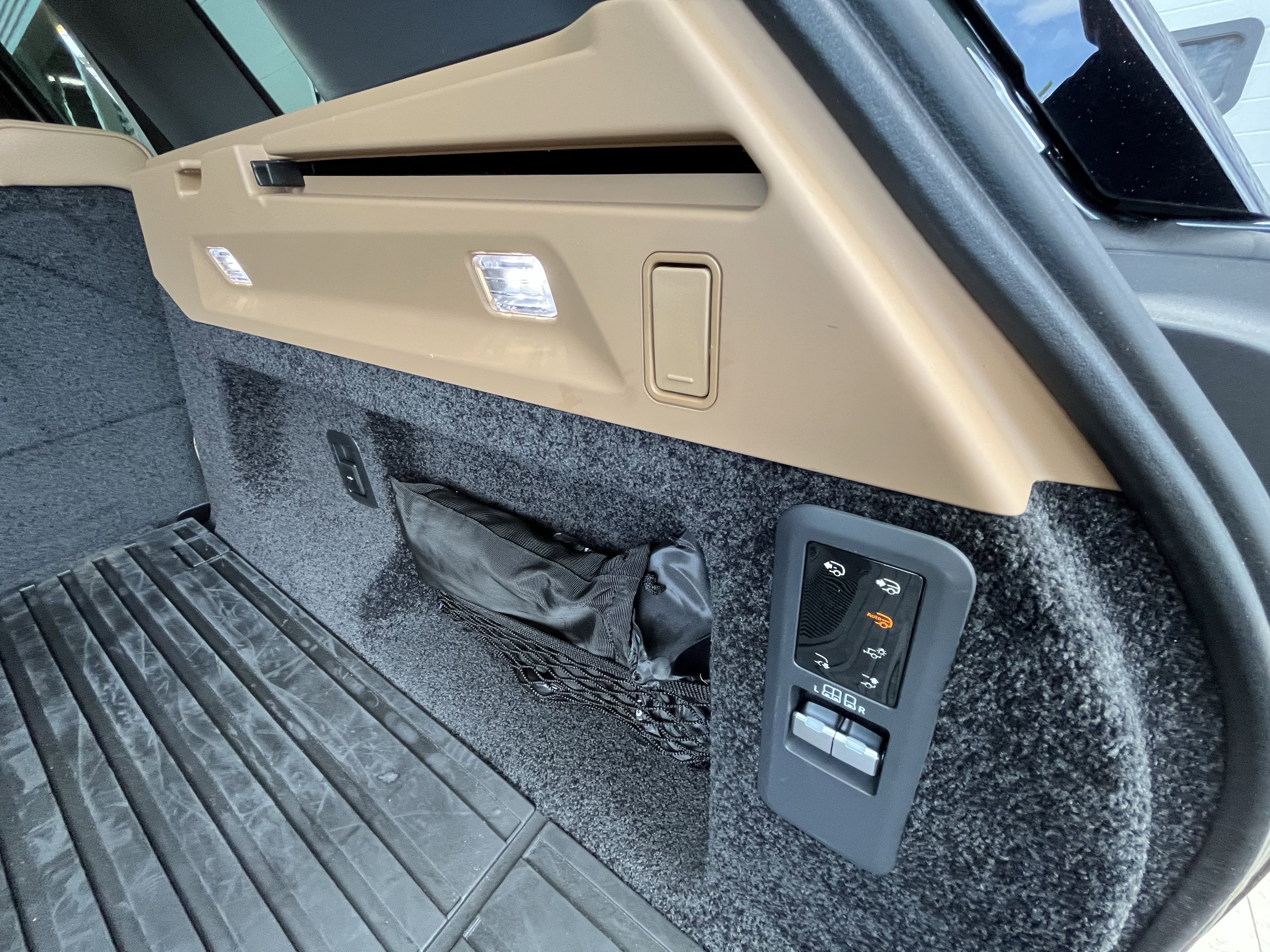 Certified 2026 Land Rover Range Rover SE image 34