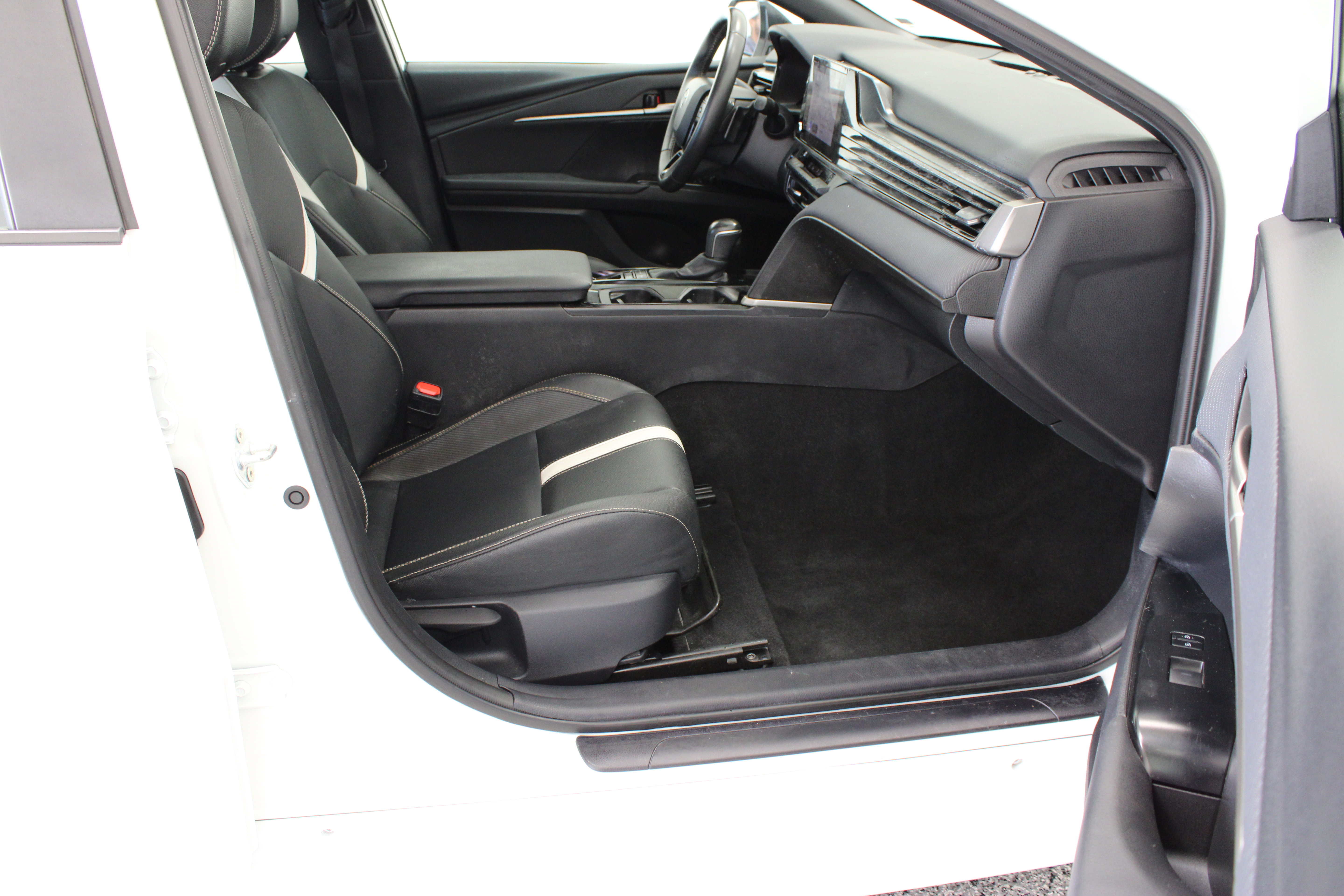Certified 2025 Toyota Camry SE FWD image 36
