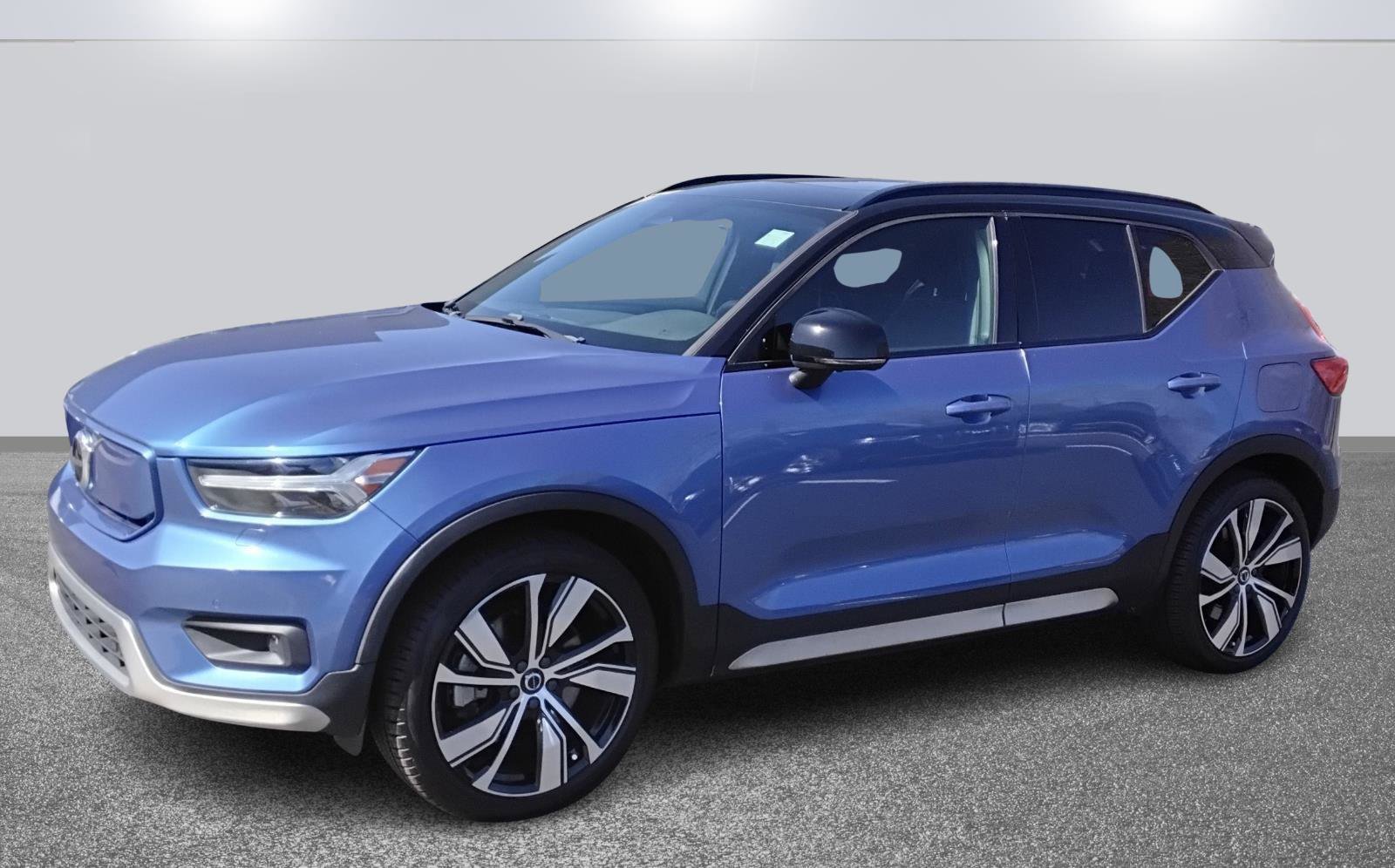 Used 2021 Volvo XC40 P8 Recharge w/ Advanced Package image 3