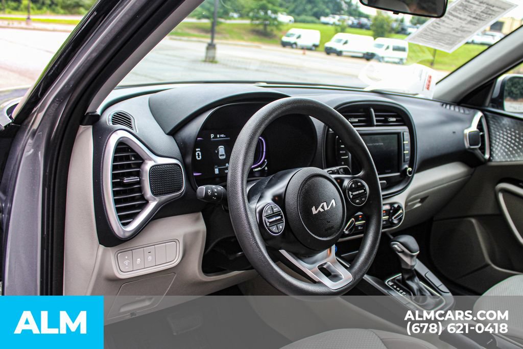 Used 2025 Kia Soul LX w/ LX Technology Package FWD image 23