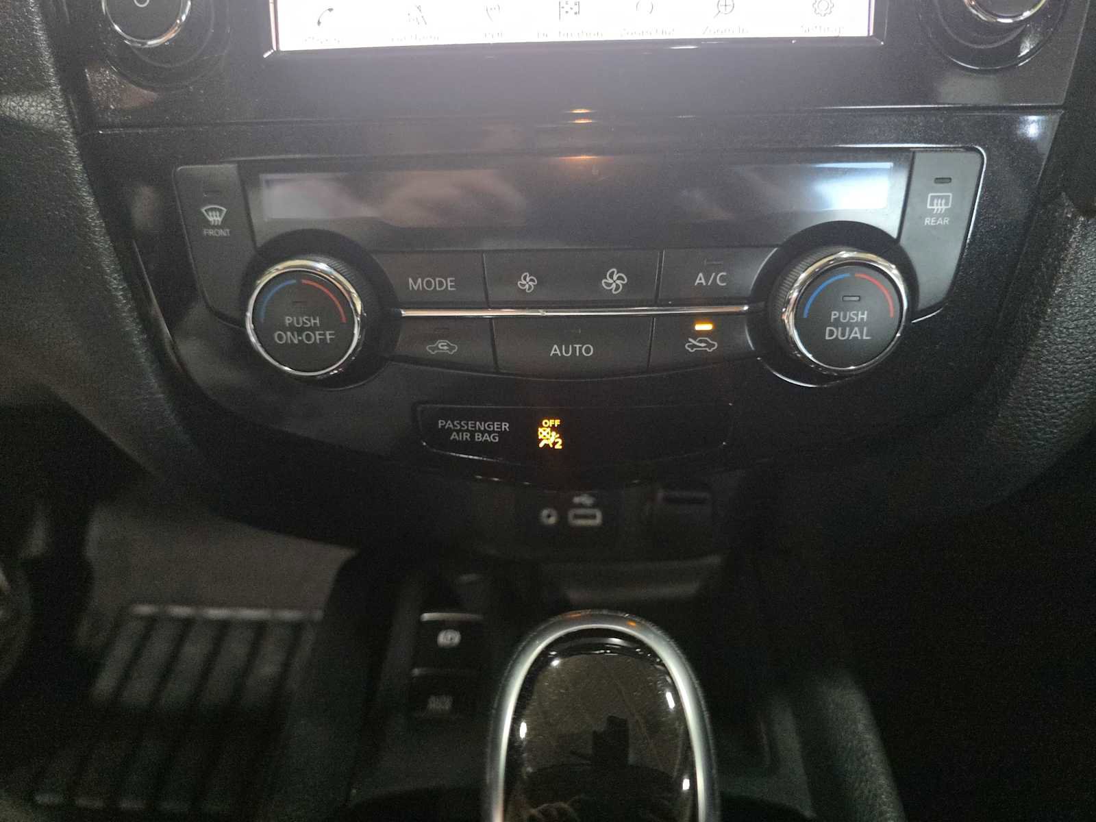 Used 2020 Nissan Rogue SV w/ Premium Package image 28