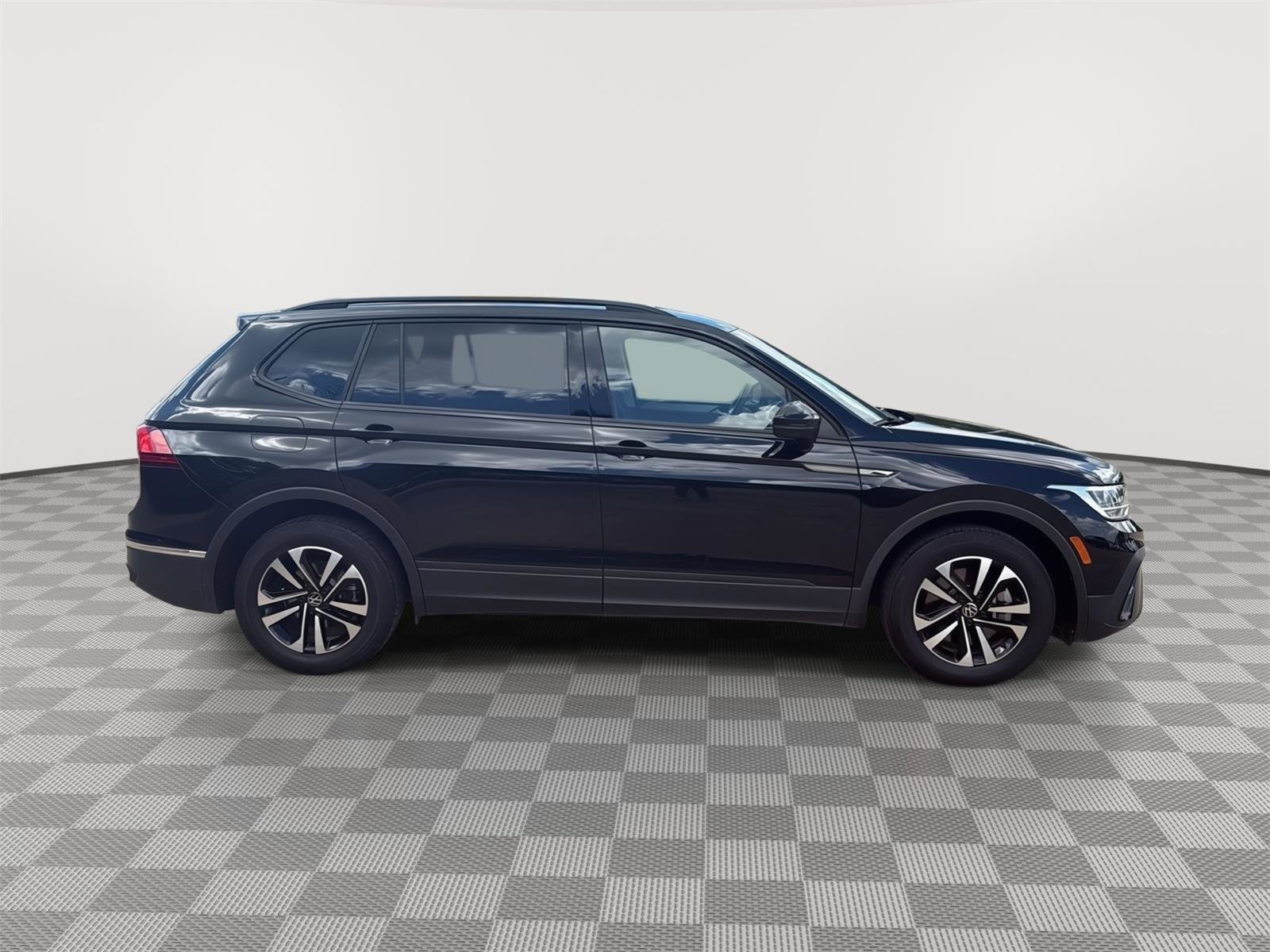 Used 2024 Volkswagen Tiguan S image 6