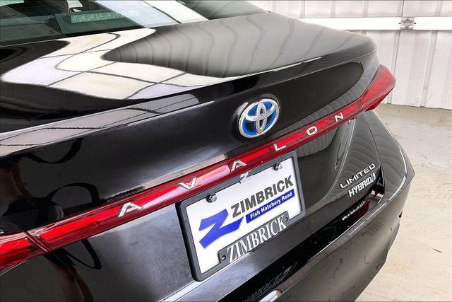 Used 2022 Toyota Avalon Limited w/ Advanced Safety Package FWD image 9
