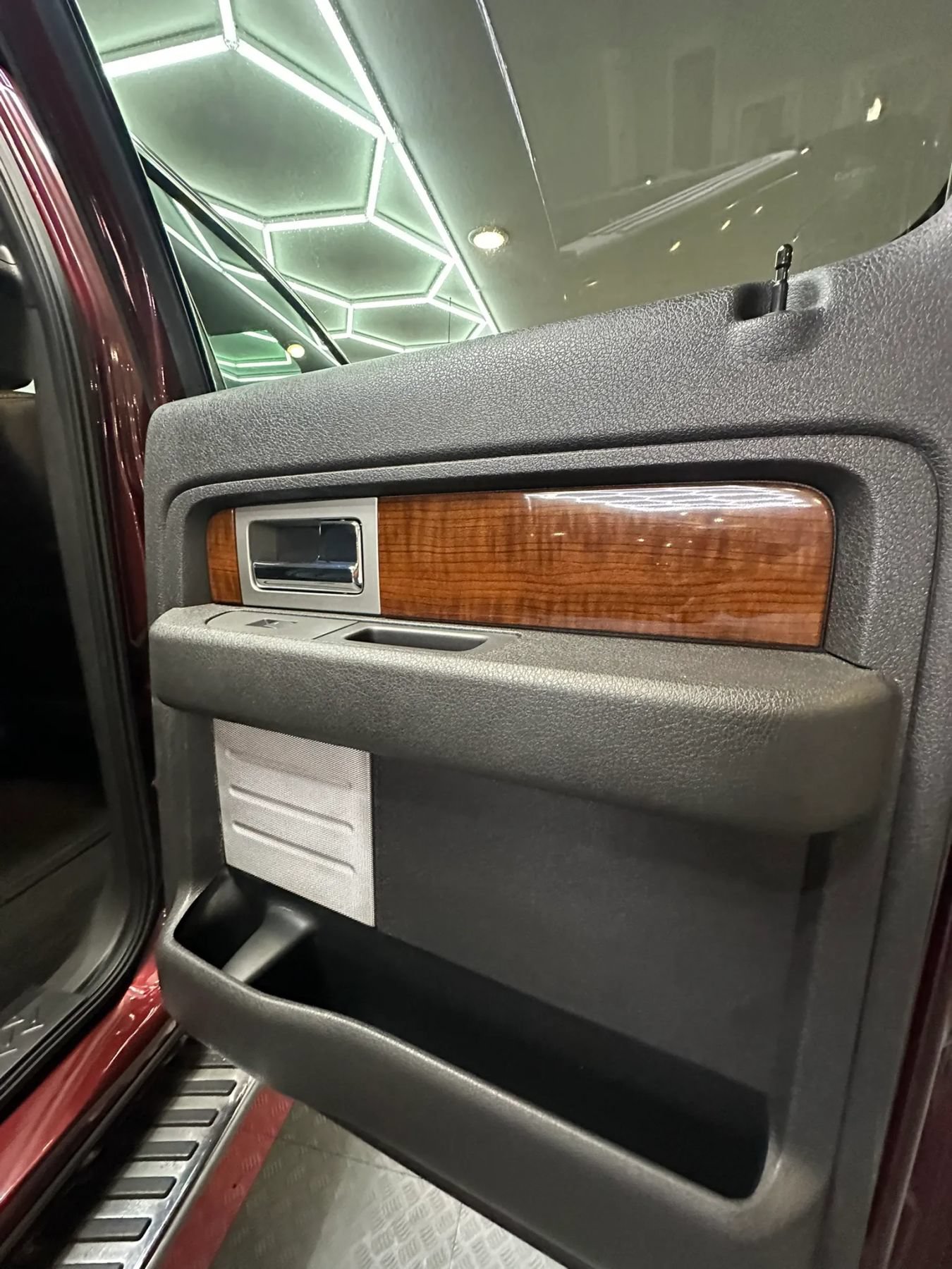 Used 2010 Ford F150 Lariat AWD/4WD image 29