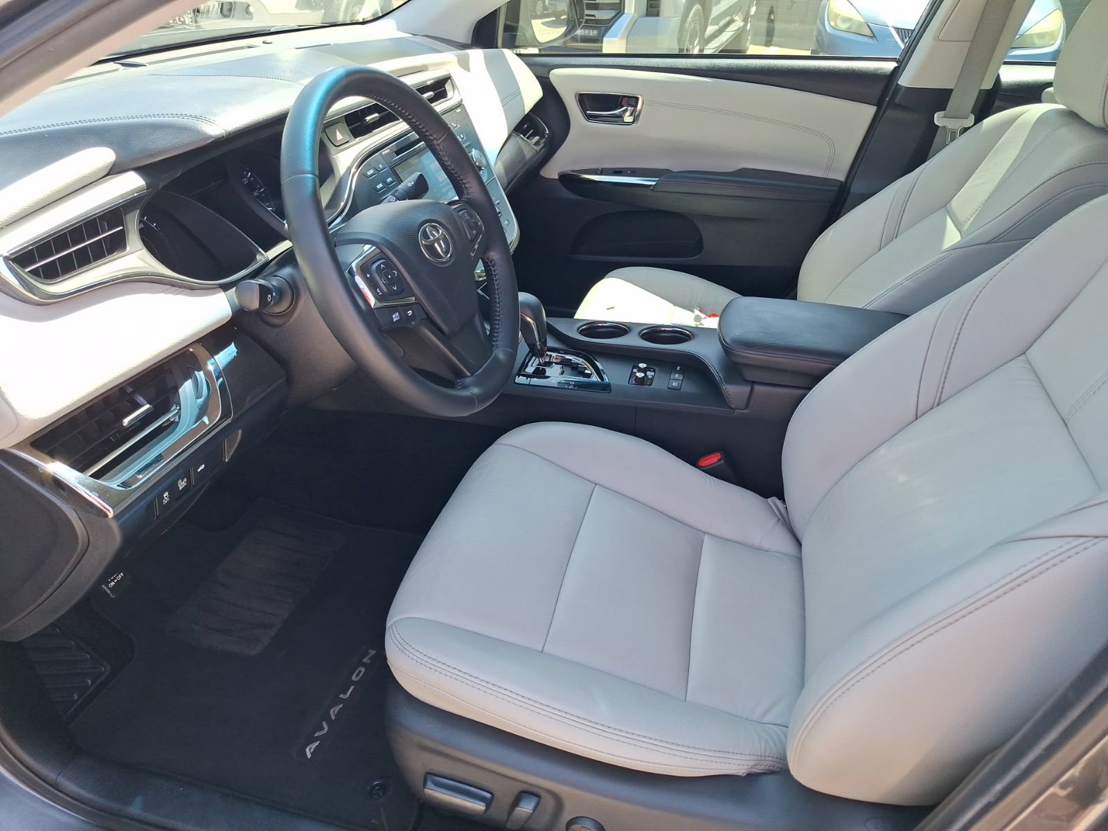 Used 2016 Toyota Avalon XLE Premium FWD image 16