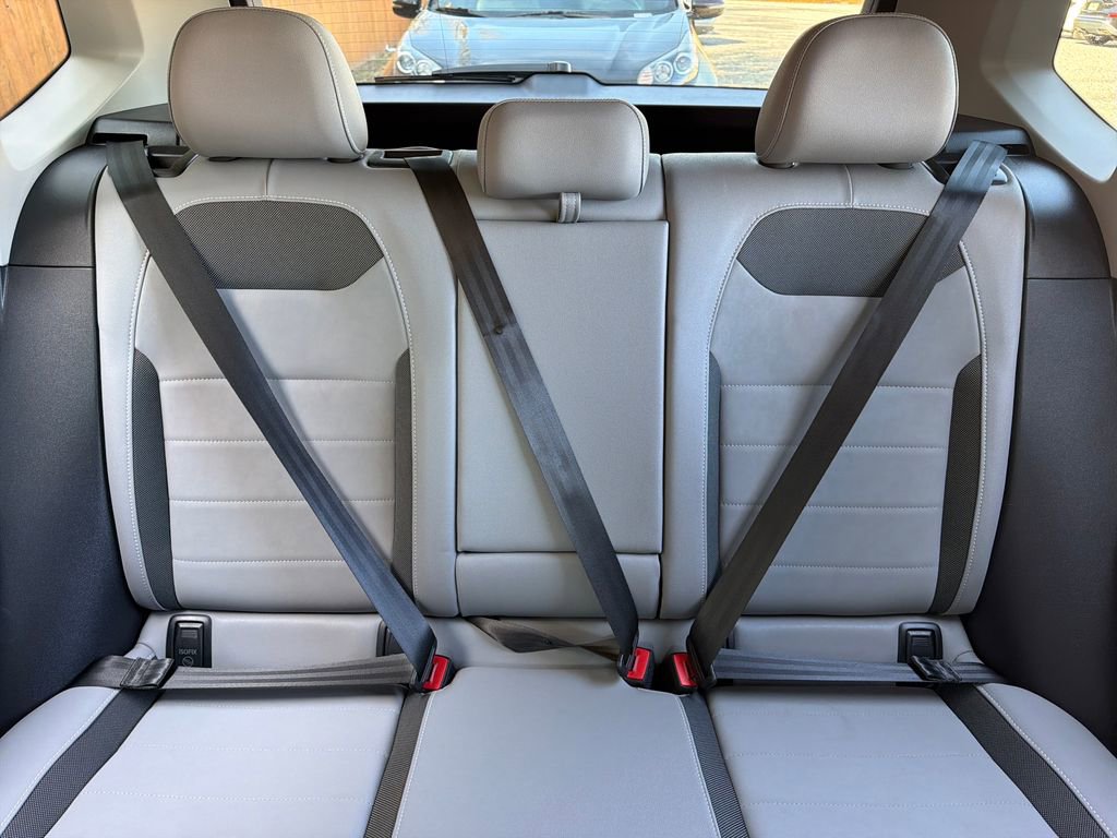 Used 2024 Volkswagen Taos SE w/ MDO Package image 27