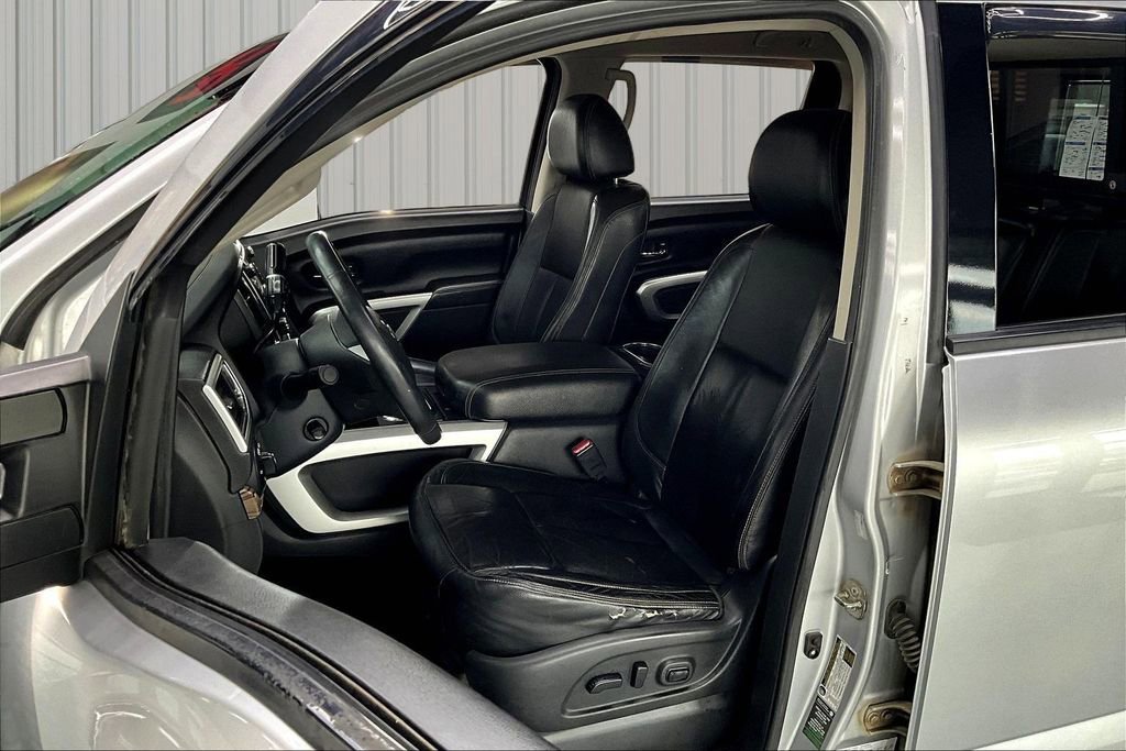 Used 2016 Nissan Titan PRO-4X AWD/4WD image 16