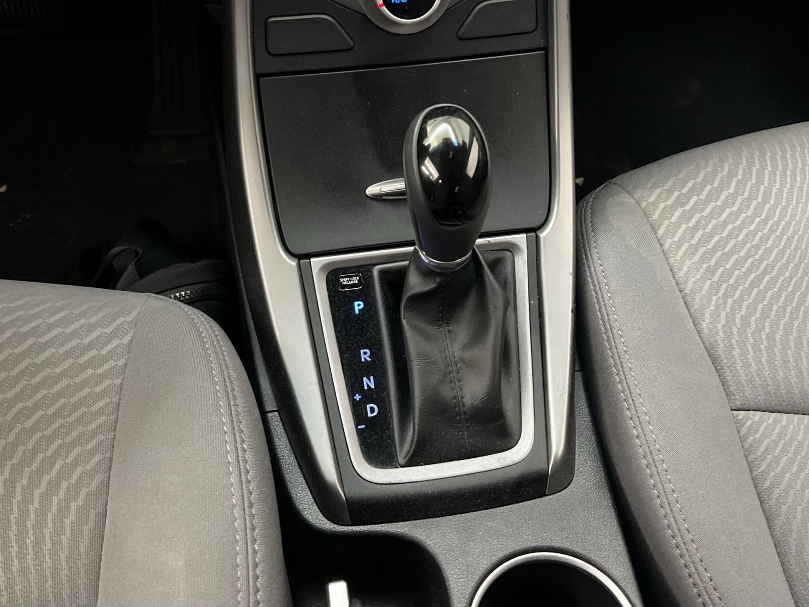 Used 2014 Hyundai Elantra SE FWD image 19
