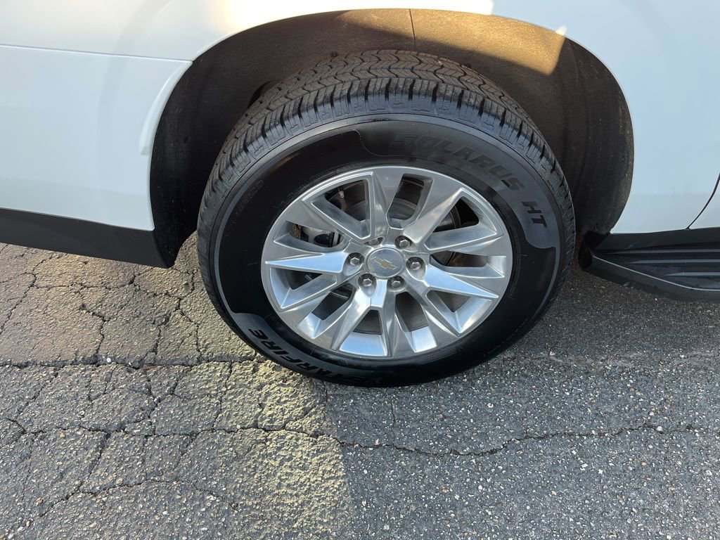 Used 2023 Chevrolet Suburban Premier image 11