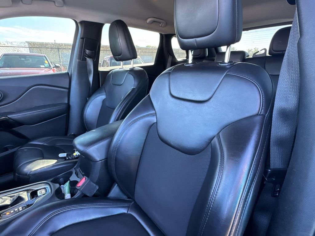 Used 2020 Jeep Cherokee Latitude Plus image 8