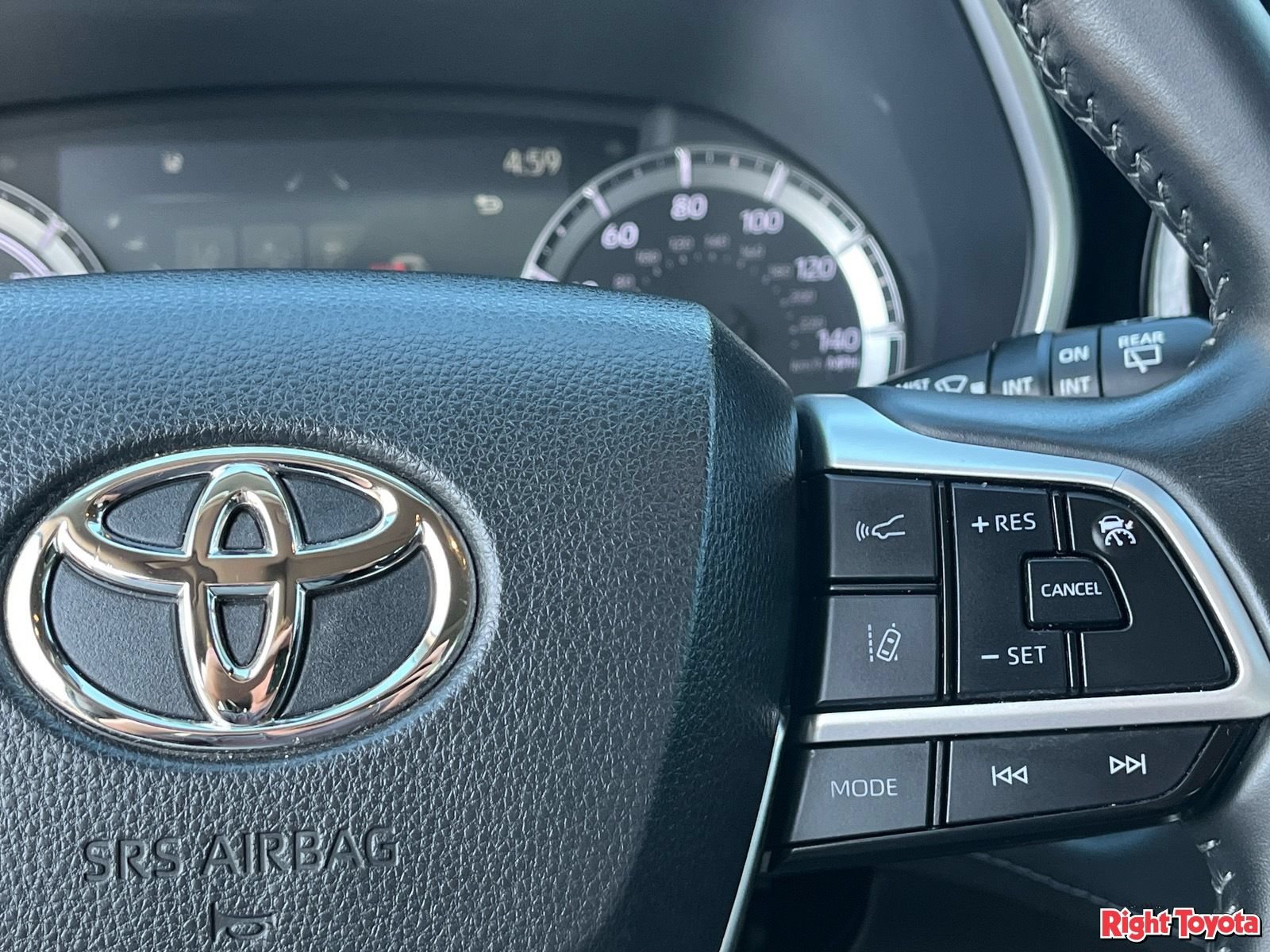 Used 2023 Toyota Highlander XLE FWD image 22