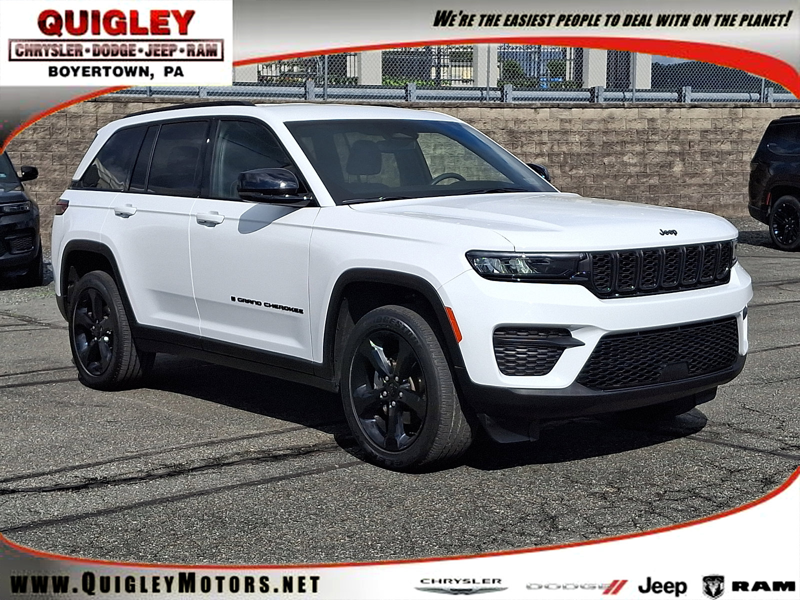 Used 2023 Jeep Grand Cherokee Altitude AWD/4WD image 1