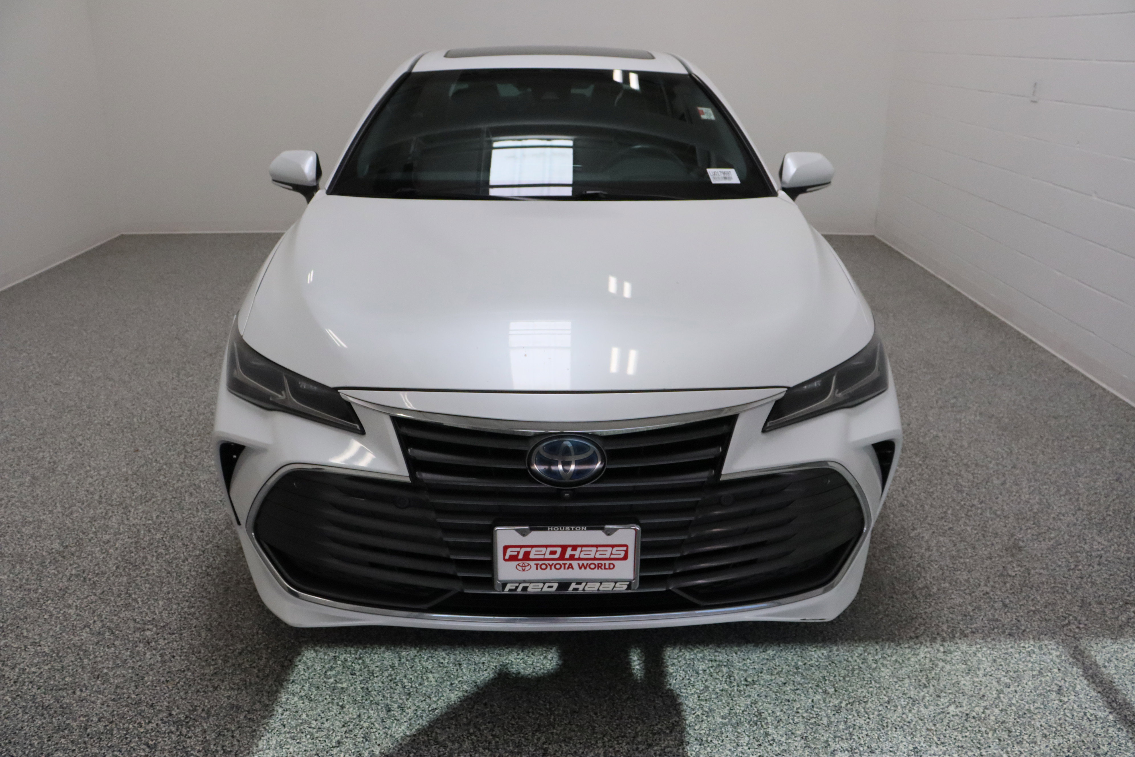 Used 2020 Toyota Avalon Limited w/ Advanced Safety Package FWD image 3