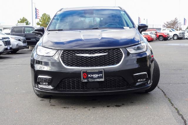 Used 2024 Chrysler Pacifica Select video 2