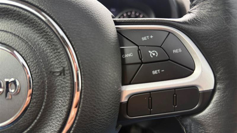 Used 2018 Jeep Renegade Latitude w/ UConnect 8.4 Nav Group AWD/4WD image 37
