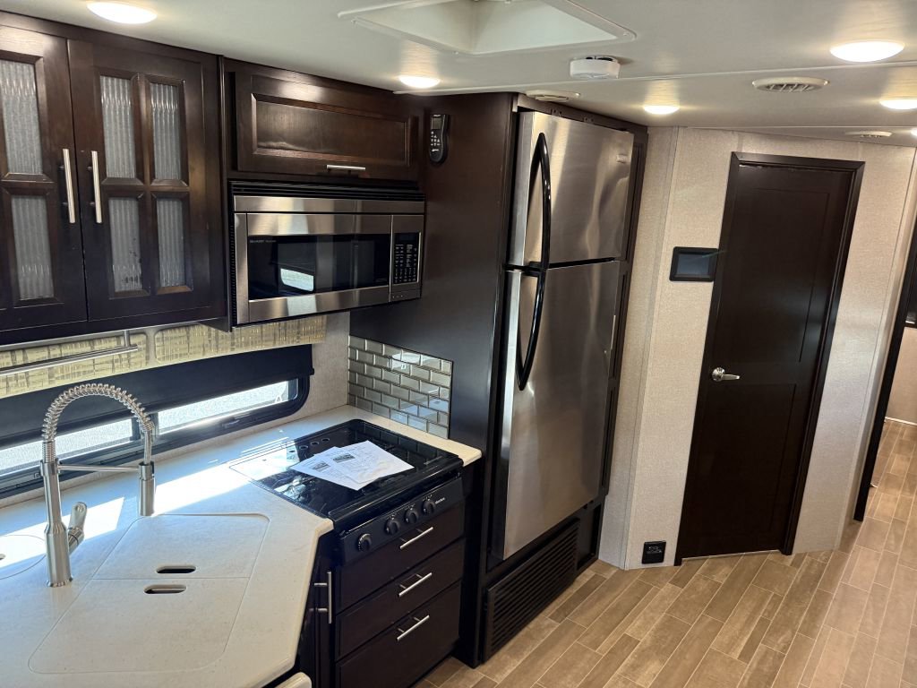 Used 2018 RAM 5500 SLT w/ Quick Order Package 29G SLT image 50