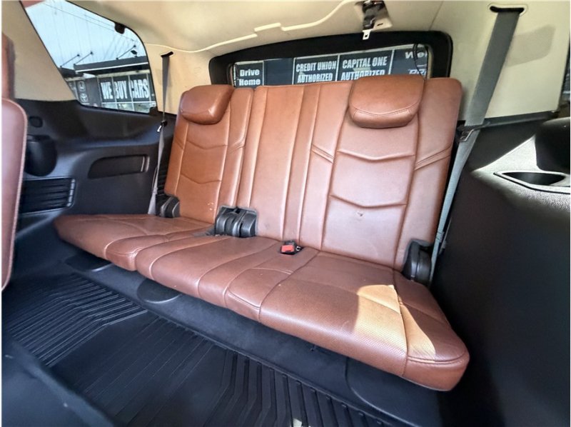 Used 2018 Cadillac Escalade Premium Luxury AWD/4WD image 26