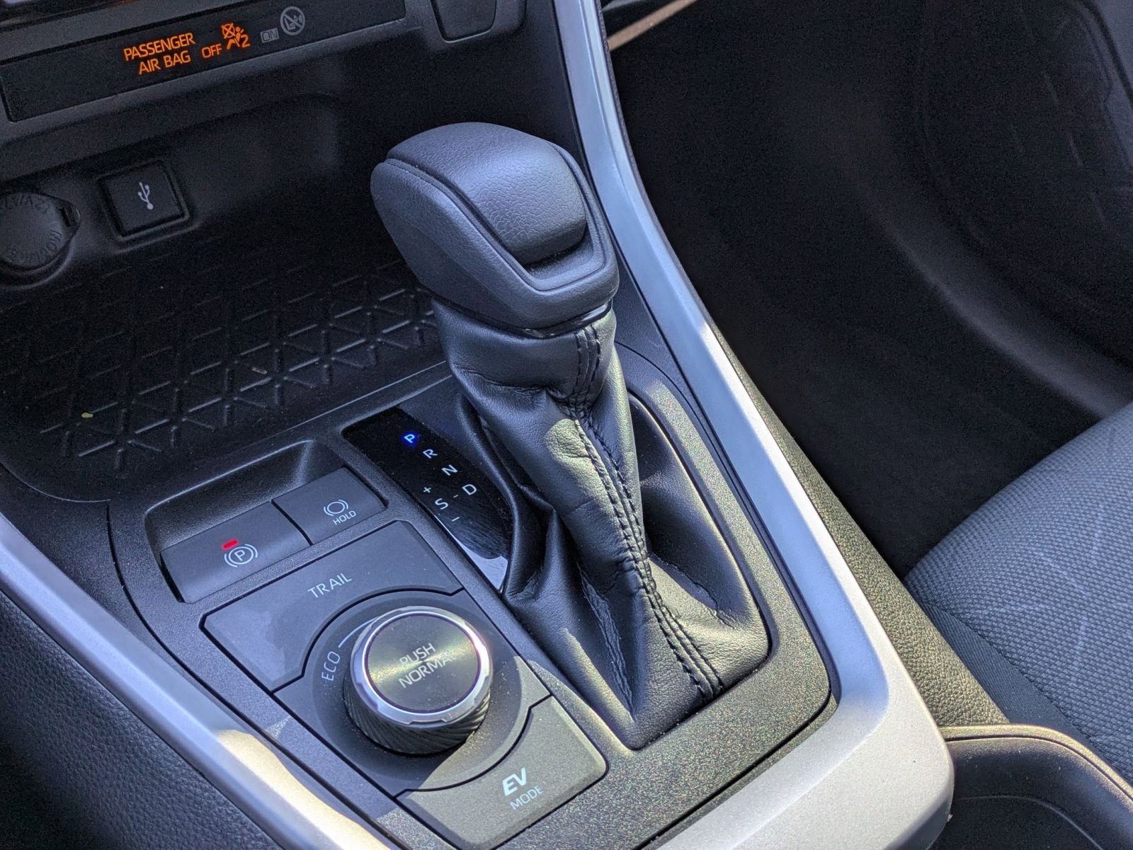 Used 2022 Toyota RAV4 XLE image 15