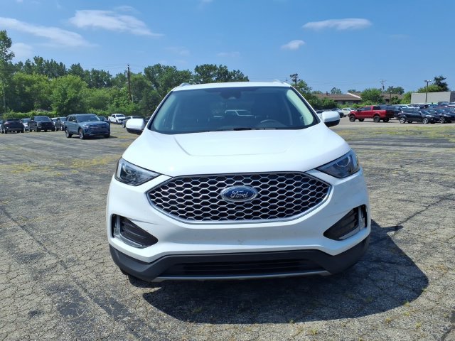 Used 2024 Ford Edge SEL w/ Convenience Package AWD/4WD image 2