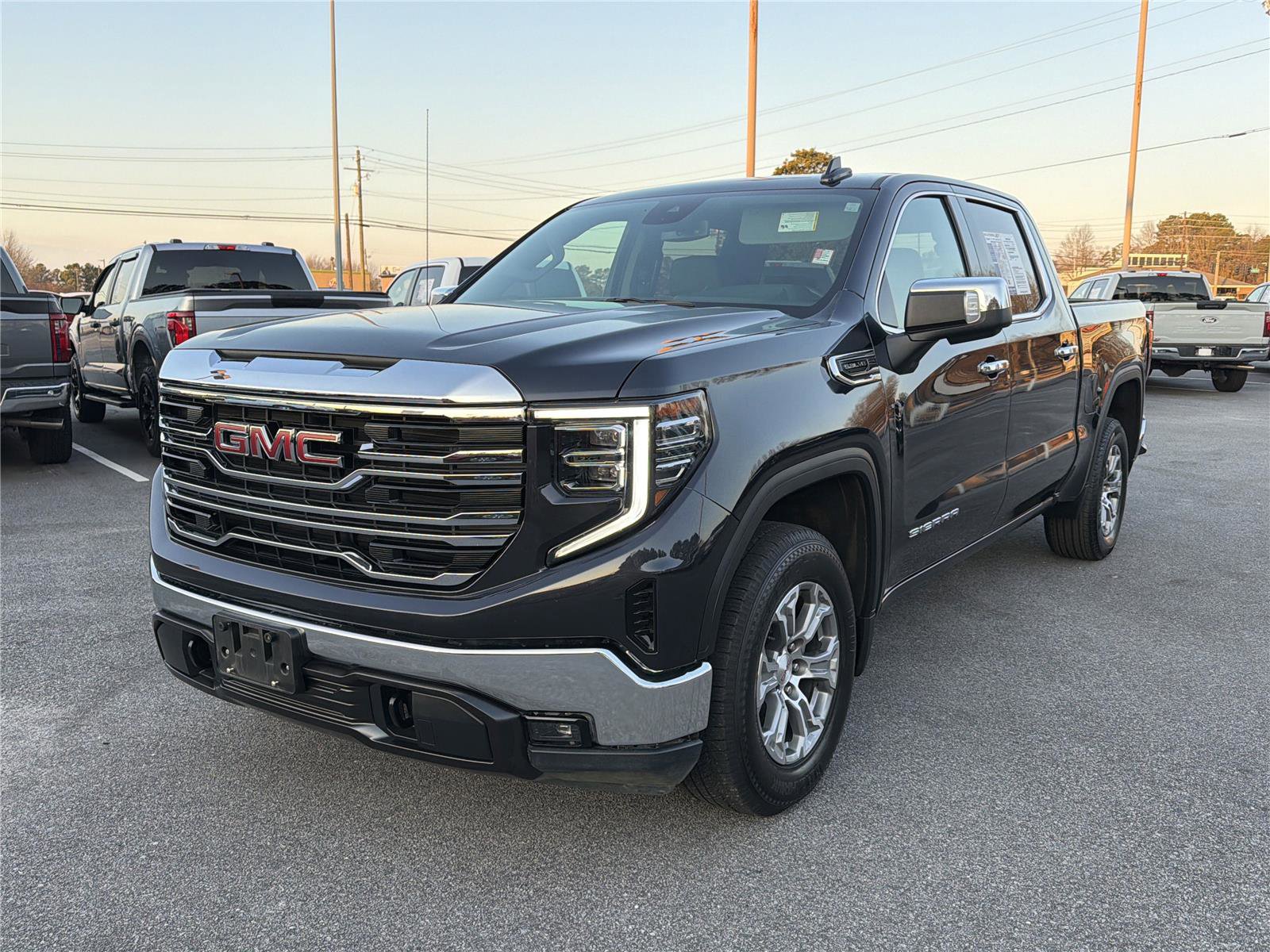 Used 2025 GMC Sierra 1500 SLT image 2