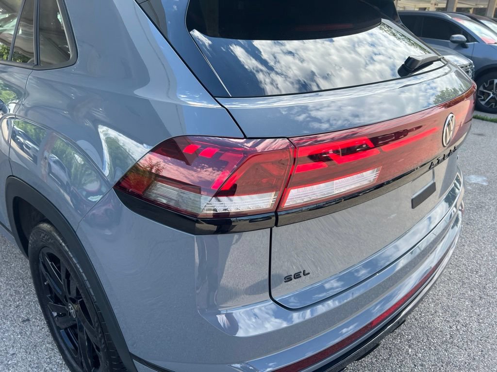 Used 2025 Volkswagen Atlas Cross Sport SEL R-Line AWD/4WD image 37
