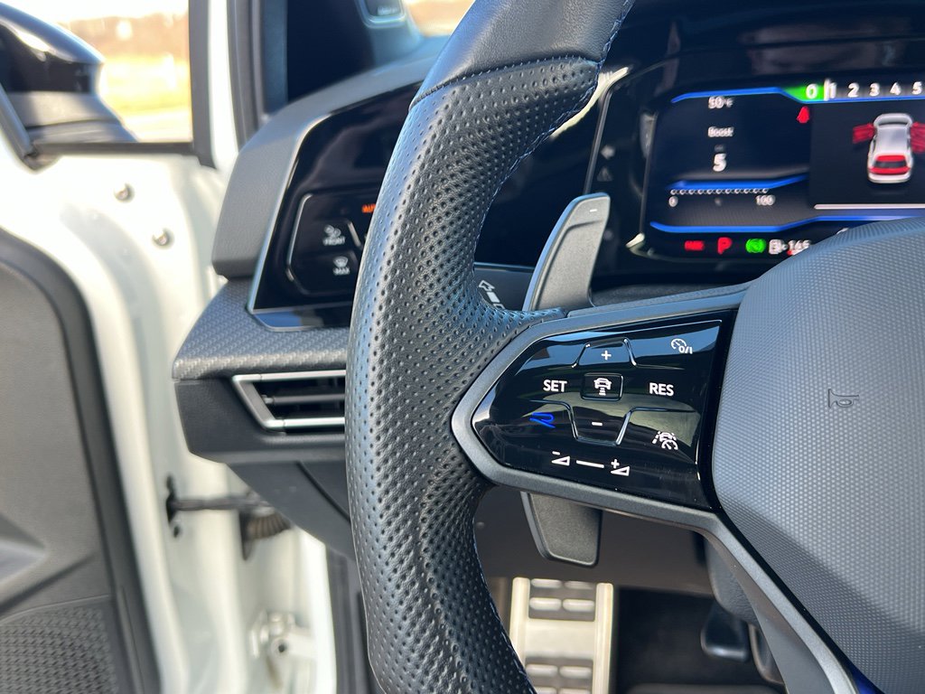 Used 2023 Volkswagen Golf R image 32