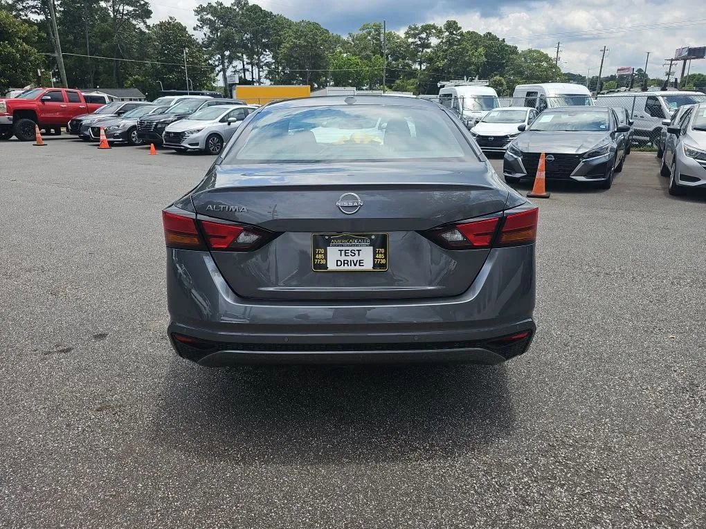 Used 2025 Nissan Altima 2.5 SV FWD image 4
