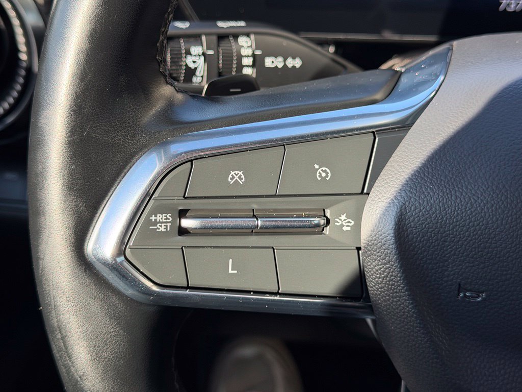 Used 2025 Chevrolet Equinox LT w/ Safety and Technology Package AWD/4WD image 18